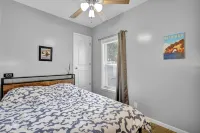 Lansing "Love Michigan" House, 10 minutes to MSU Campus Hotels near Jolly Cedar Sq