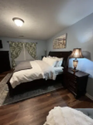 Raven Fox Farm-Country Charm! 5 BR Only 8 miles from Keeneland and BG Airport Hotels in Woodford County