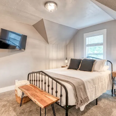 Lux Kalispell Farmhouse w/ Large Hot Tub