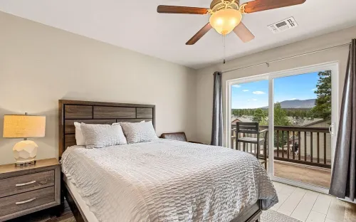 New Flagstaff townhome with Mountain Views!