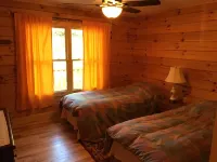 Lovely Log Cabin-15 Min to Asheville! 20 Min to Biltmore! Local breweries abound Hotel dekat Biltmore Estate