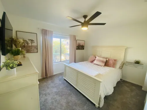 Newley remodeled 3 bed/2bath heated pool , pool table.