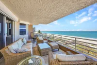 Somerset 404..Newly Remodeled Beach Front. 3 Bdrm 3 Bath, Den w/ Sofa Sleeper