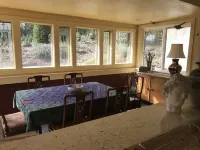 Contemporary Flat on a Christmas tree farm 5 Minutes to Oregon State University