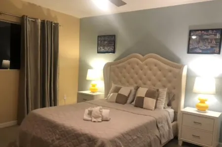 Beach house with unforgettable view Отели рядом с достопримечательностью «Парк Темескал Гейтуэй»