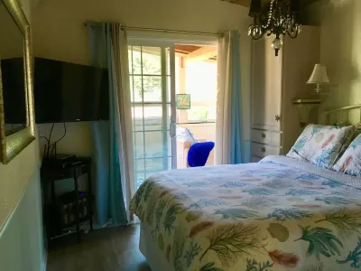 Cozy Coastal  Cottage.  Perfect couple Getaway. Отели рядом с достопримечательностью «South Jetty Beach 3 Day Use»