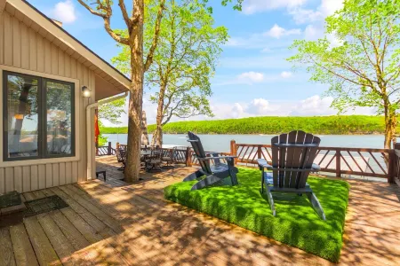 Osage Beach lakefront house - Gorgeous views!