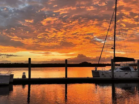 Direct Ocean Front Condo steps away from the Beach! Отели в г. Понс-Инлет