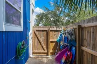 Townhome 5 Minutes Walk to the Beach & Free Golf Cart. Fenced Backyard.
