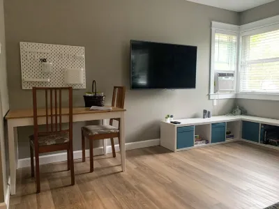 The Hyde Park Hideaway -- Centrally-Located, Cozy Guesthouse -- Explore ATX! Hotel di Central Austin