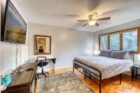 Mountain house sleeps 4 w/ deck & firepit, 5mi to Grandfather Mtn, pet friendly!