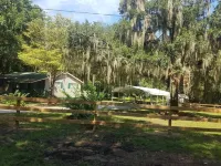 Quiet 4 bedroom close to the beach