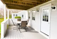 Beautiful 3 bedroom house by the ocean