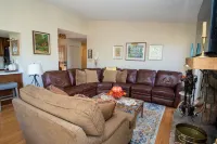 Treehouse Serenity, Access to RB Resort Amenities, Dog Friendly.