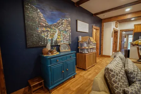 Cozy 3-Bedroom Grand Chalet in Delta, Colorado