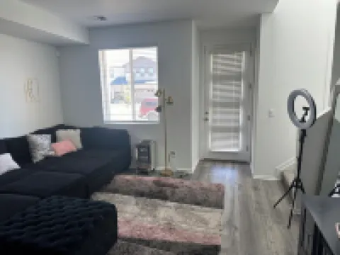 Cozy 2-bedroom townhome near DEN Airport pet friendly.