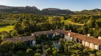 Domaine de Manville Hotels near Hôpital des Baux-de-Provence