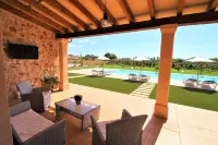 They are Pieres Nou. modern rustic finca with volley ball court and 15m pool Hotels in Llucmajor