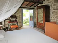 Rustic single house with exclusive swimming pool and large private garden