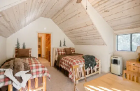 Upscale Mountain Retreat • 9 Miles to Lassen National Park • EV Charging