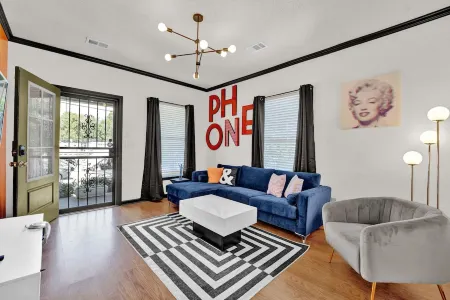 Fun & Funky #2 centrally located in Memphis! Отели рядом с достопримечательностью «Зоопарк Мемфиса»