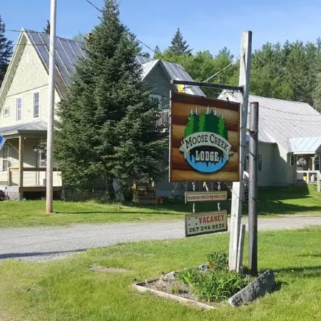 Moose Creek Lodge Great for Large Groups! Отели в г. Юстис