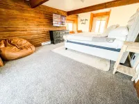 Private Mountain Cabin! King Beds  8 Acres Game Room Pet Friendly