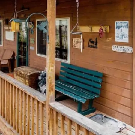 Beautiful, Cozy and Quiet Home Nestled in an Aspen Grove