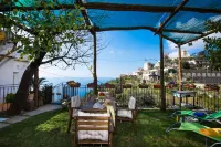 Villa Laura, amazing breakfast, private outdoor hot tub, Positano, Amalfi coast Hotels in Montepertuso