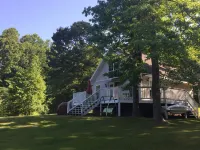 Lakefront Cottage on a Quiet Cove plus Kayaks, Canoe & Pedal Boat