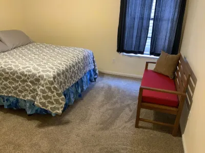 9 Miles to FAMU & 7 Miles to FSU; Convenient/Safe Neighborhood. Backyard fenced. Отели рядом с достопримечательностью «Парк Джэксон Вью»