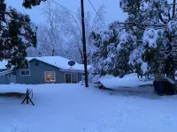 Cozy cottage in delightful Ahwahnee with AC, WiFi Hotels in Ahwahnee
