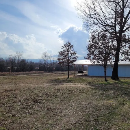 Escape To Nature’s Embrace:Uncle Joe's Creek Retreat - Click's Cabin