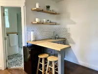 Private guest house-minutes away from Portland, Nike and many more!