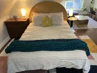 Cosy Boho 3rd Floor Studio in Heart of Covington, 5 Minute Walk to Wedding Venue