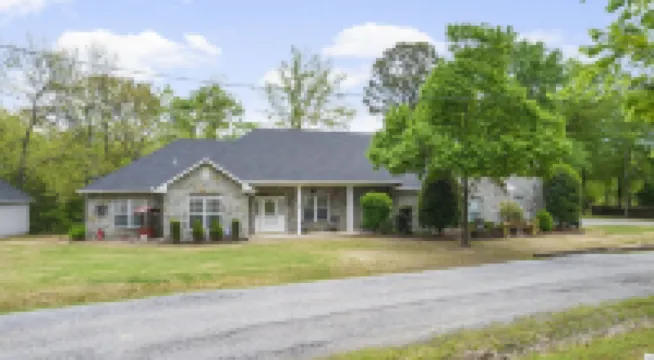 Lake Eufaula Lake Front with boat dock & boat ramp 300 yards away!