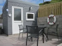 Findochty Holiday Cottage - Cosy cottage with Private Garden and Sea View Hotels in Buckie