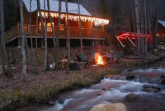 Creekside Family Getaway! Can't get any closer to the water than this!