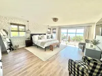 Fully remodeled lake house with gorgeous views of Bull Shoals Lake! 레이크뷰 호텔