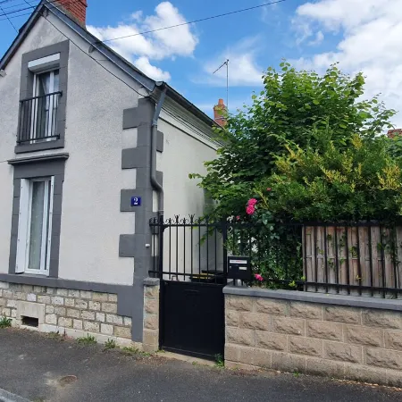 Maison de Ville Avec Jardin à 2 pas des Marais et Quelques mns du Centre-ville