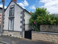 Maison de Ville Avec Jardin à 2 pas des Marais et Quelques mns du Centre-ville