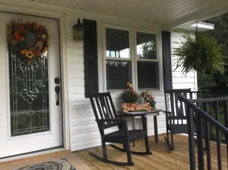 Hightower Haven, Romantic Getaway, Creek, Mountain View, Cozy Cottage, Fire pit