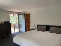 Large house in the mountains, (pre-approved dogs welcome Hotels in Georgetown