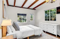 Charming Beach Cottage in La Jolla 鳥石嶼附近的飯店