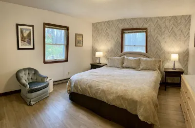 Private Wooded Retreat close to Cornell Hotel dekat Tompkins Cortland Community College