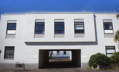 Fabulous Sidmouth apartment with sea peeps