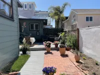 Beach Cottage a few homes from the Beach