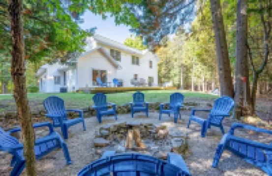 Hot Tub, Family Friendly + 2 King Beds, Game Room, Secluded -Close to SB & Beach