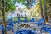 Family Friendly + 2 King Beds, Game Room, Secluded - Close to Town and Beach Hotels in Liberty Grove