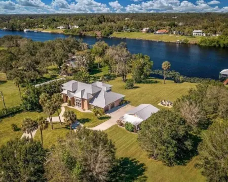 River Bank Hideaway, "Go With The Flow" RIVERFRONT 3 Acres- "Heated Pool/Spa" Hotels in Hendry County